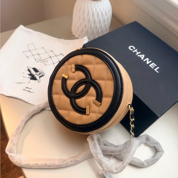 New with tag & box Beige/black Quilted round Crossbody Bag - Picture 9 of 9